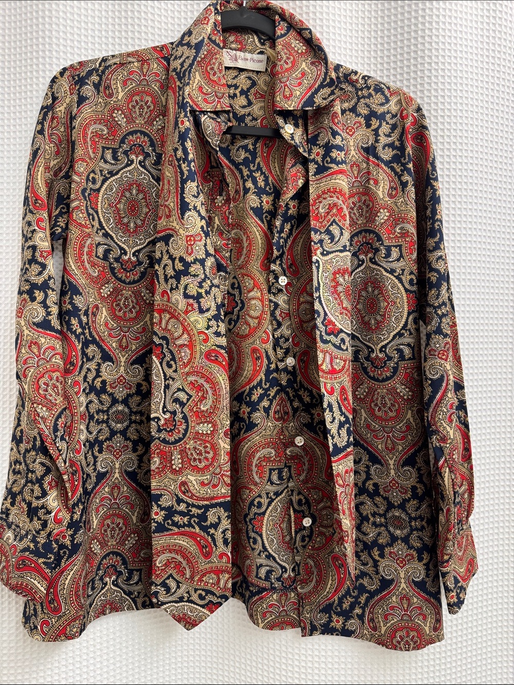 Vintage-Inspired Paisley Button-Up Shirt with neck tie - Navy/Red